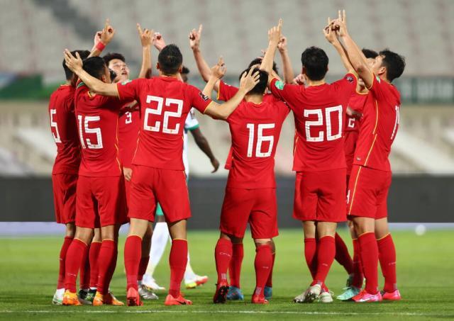 开云体育移动版-马德兴：国足保住颜面盖不住差距